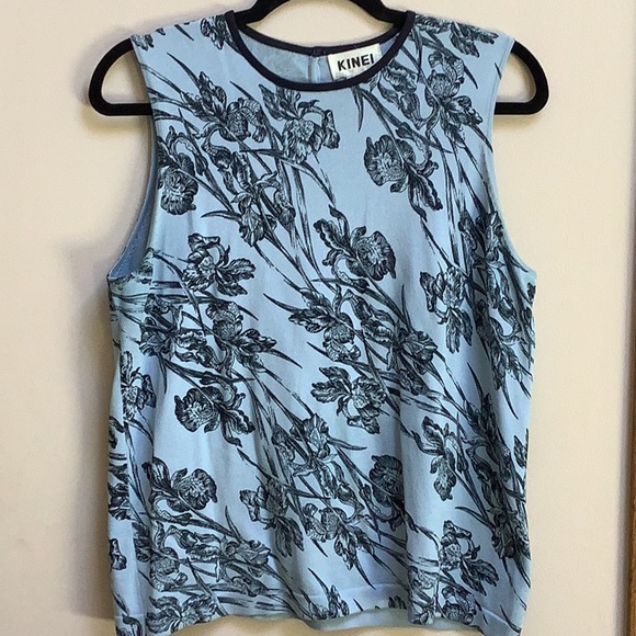 Kinei Tops - Sleeveless Top with Floral Design